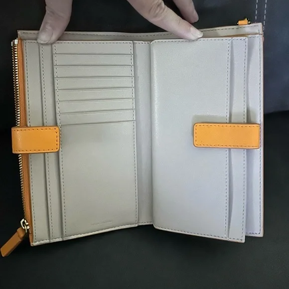 BNWT MARC JACOBS WALLET/WRISTLET - THE MARC - PICK ONE - Picture 2 of 7